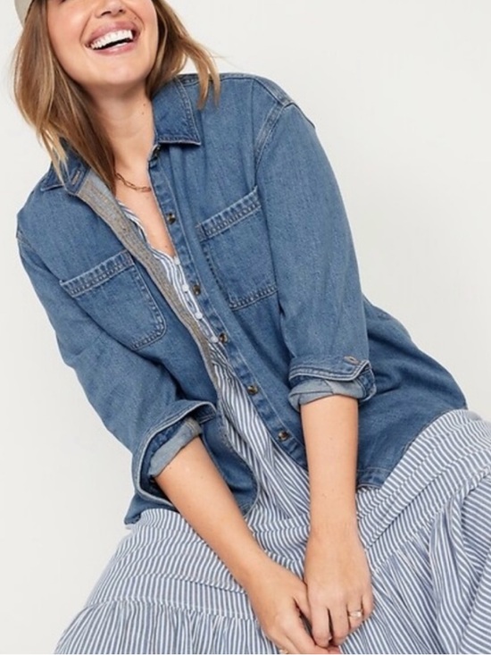 Old Navy Tops - Old Navy Women's Oversized Boyfriend Utility-Pocket Jean Shirt Sz S Medium Wash